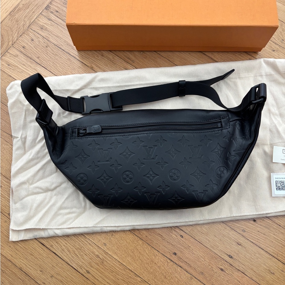 Louis Vuitton Discovery Bumbag PM Monogram Shadow - Picture 6 of 12
